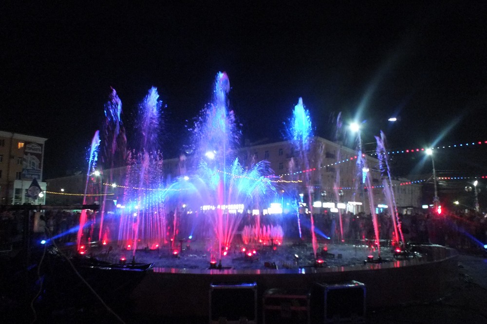 В Рязани в честь Дня города устроили светомузыкальное водяное шоу