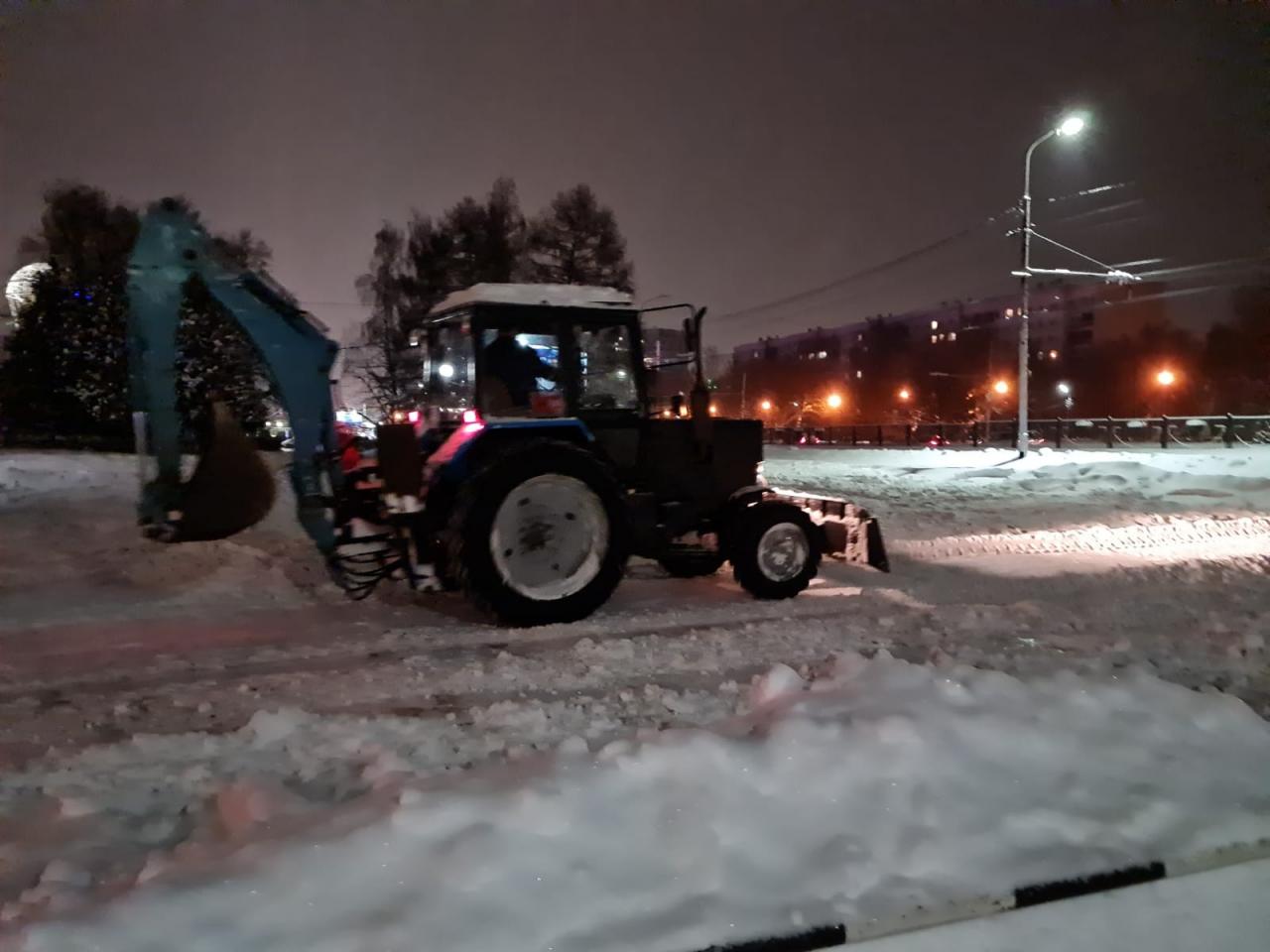 МКУ "УДТ города Рязани" проводятся работы по расчистке снега 12.01.2022