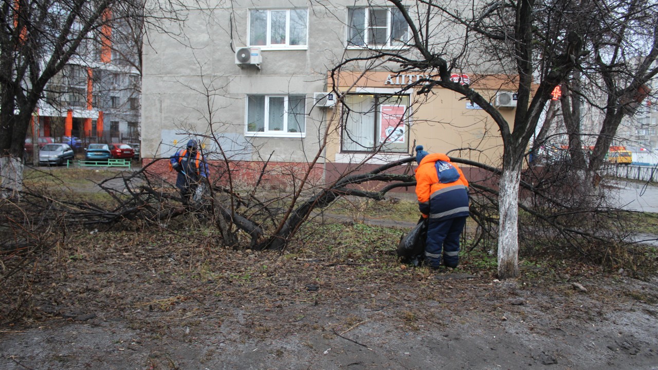 Дирекция благоустройства выполняет уборку городских территорий