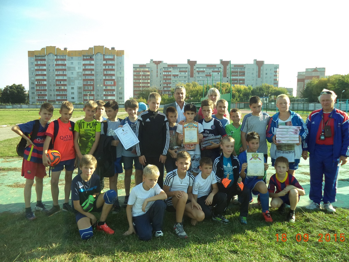 В честь закрытия летнего сезона в Московском районе города Рязани прошли футбольные матчи 21.09.2015