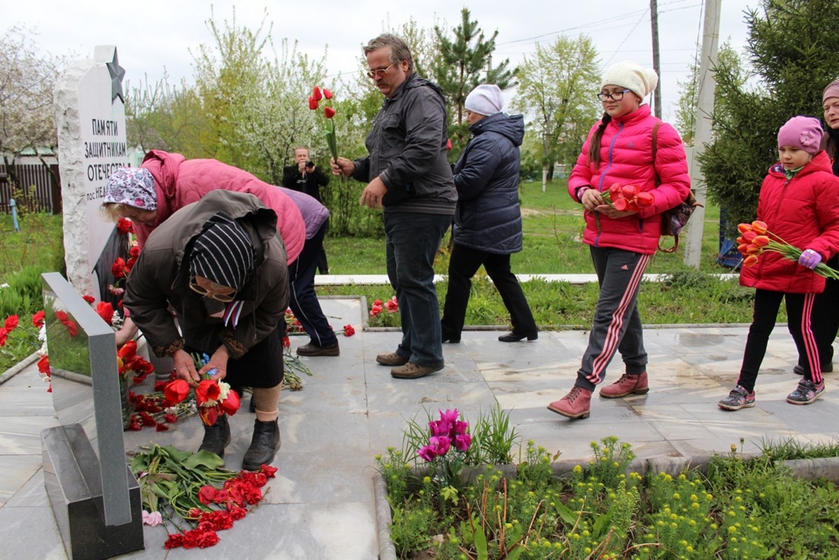 В поселке Недостоево прошли праздничные мероприятия «Памяти павших будьте достойны» 11.05.2017