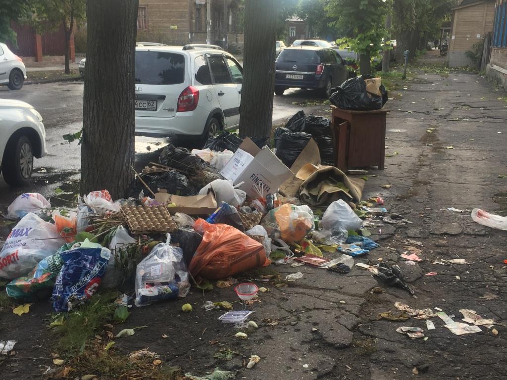 Организован вывоз мусора с улицы Щедрина 09.10.2017
