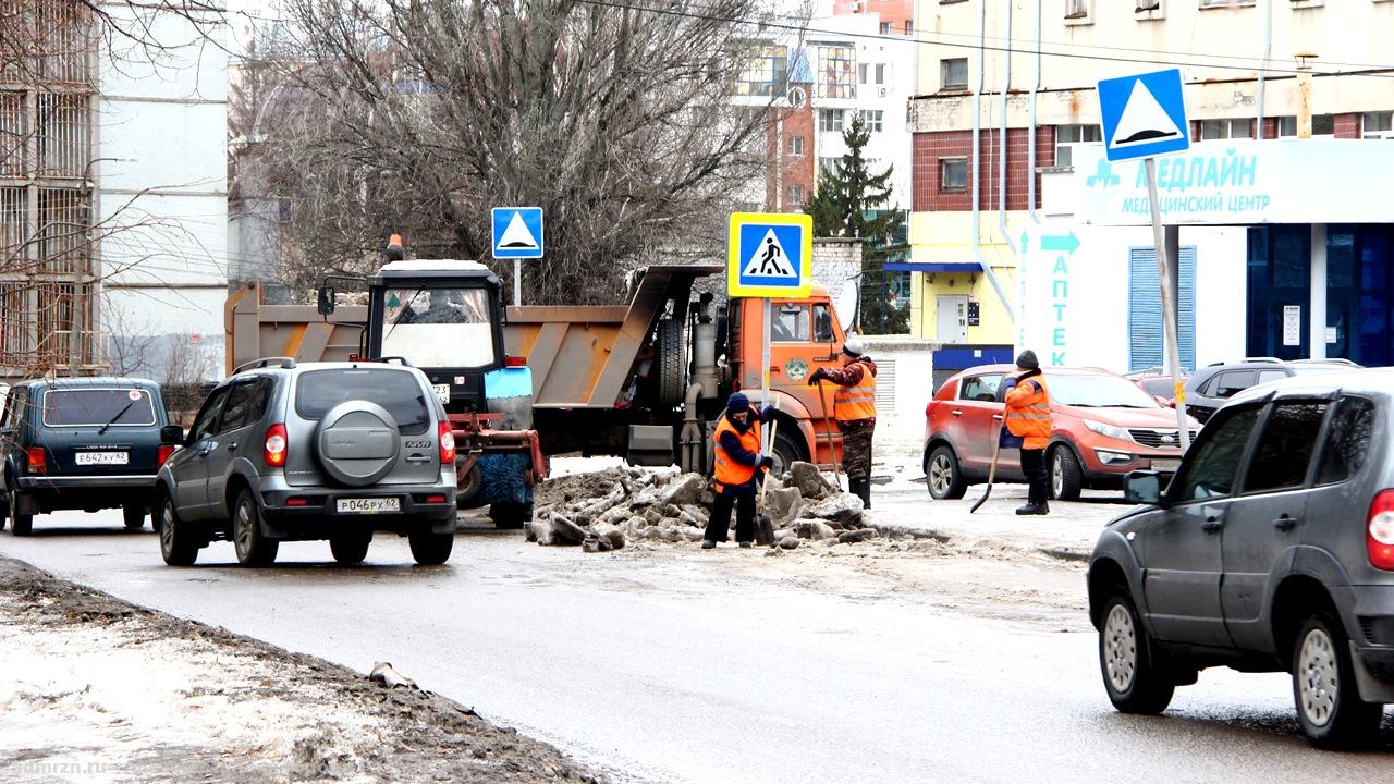 Дирекция благоустройства продолжает уборку городских территорий