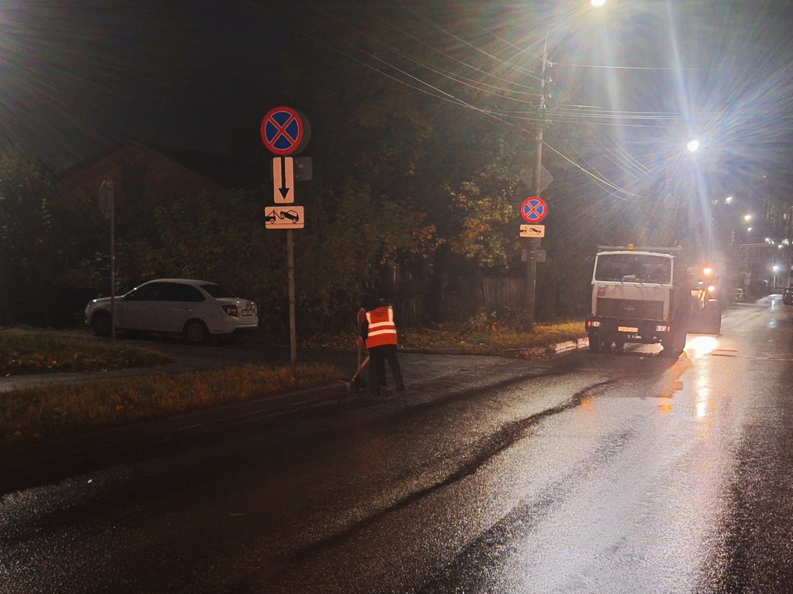 Ночью в городе работала спецтехника