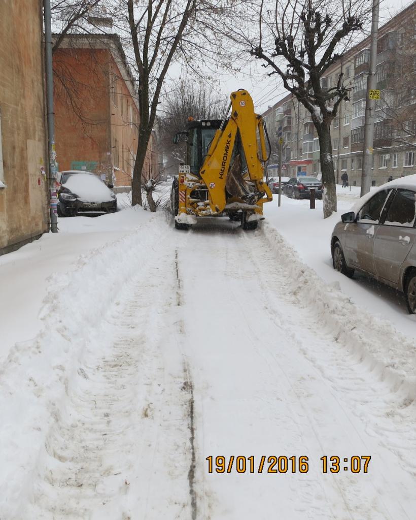 Предприятия и организации Октябрьского района города Рязани оказали помощь в уборке улиц и тротуаров от снега