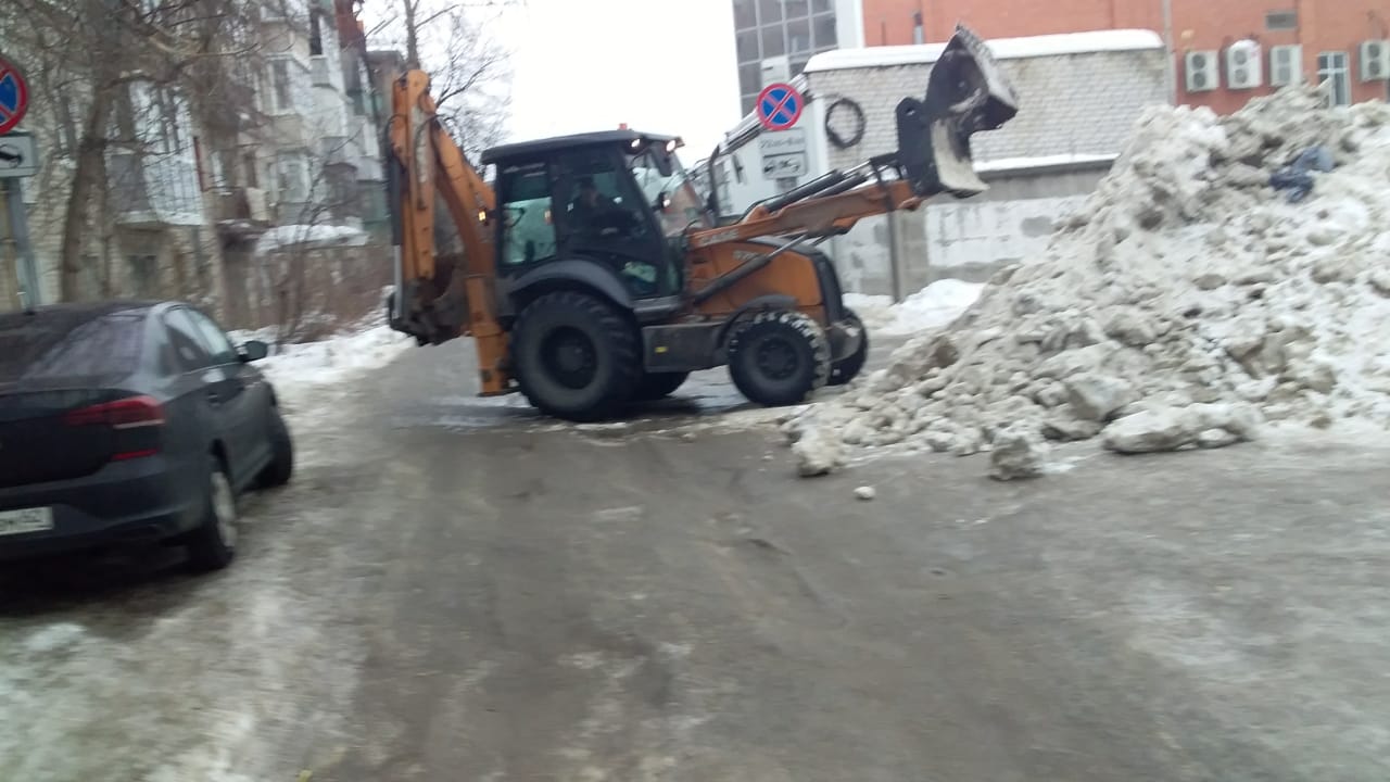 Проведены работы по расчистке внутриквартальной дороги у домов 6 и 8 по ул. 6-я Линия