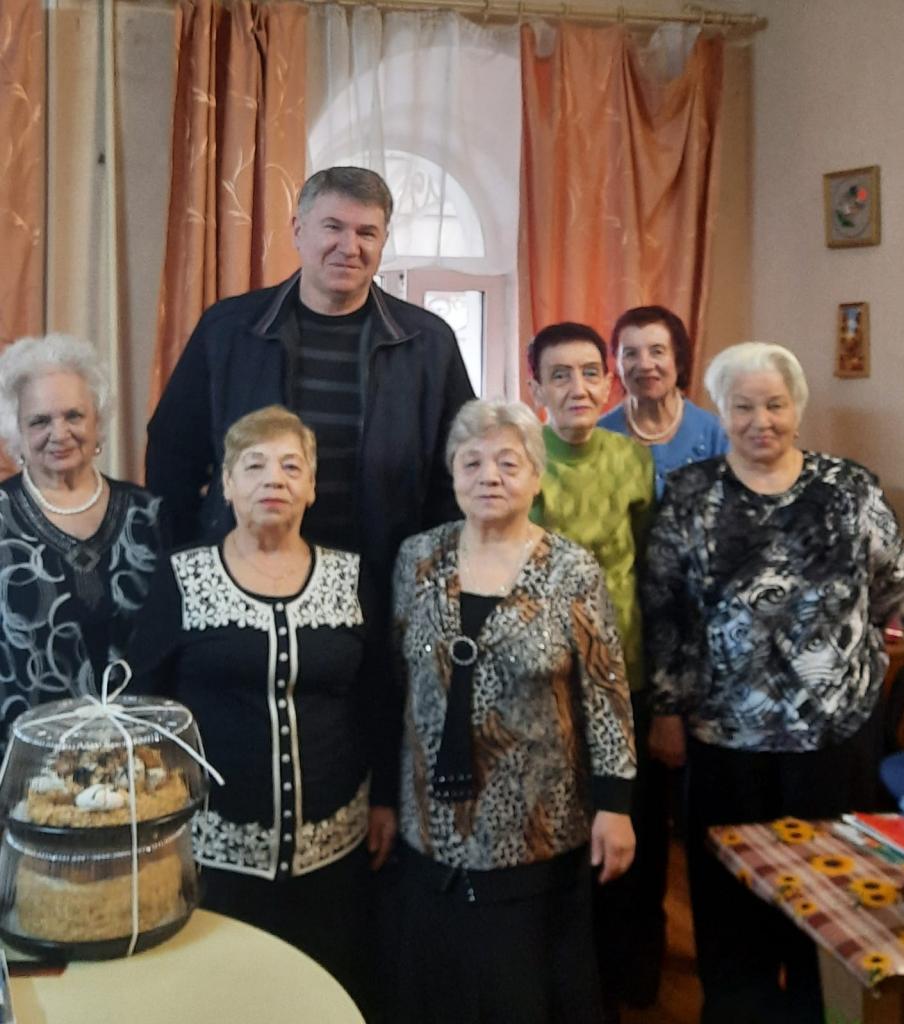 Женщин Совета ветеранов и Общества инвалидов Советского района поздравили с наступающим Международным женским днем 04.03.2022
