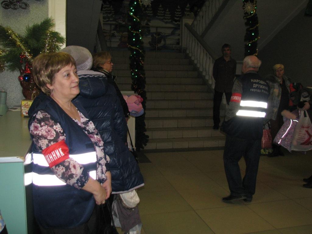 Народные дружинники Советского района обеспечивают охрану общественного порядка на новогодних мероприятиях