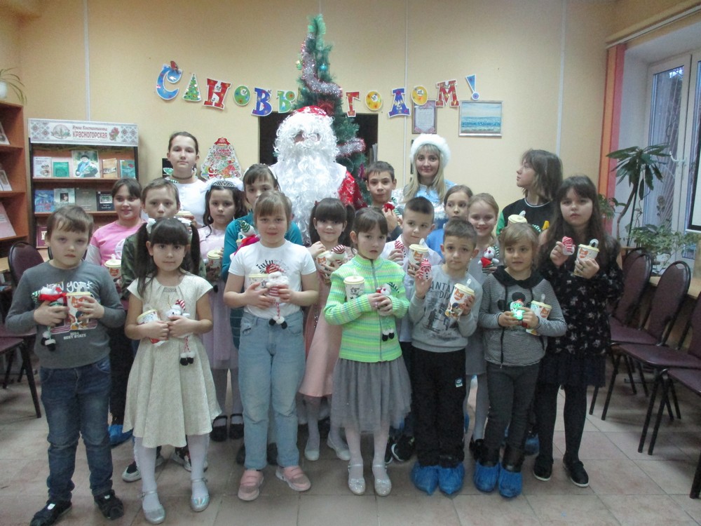 В Октябрьском районе состоялось новогоднее мероприятие для детей из малообеспеченных семей