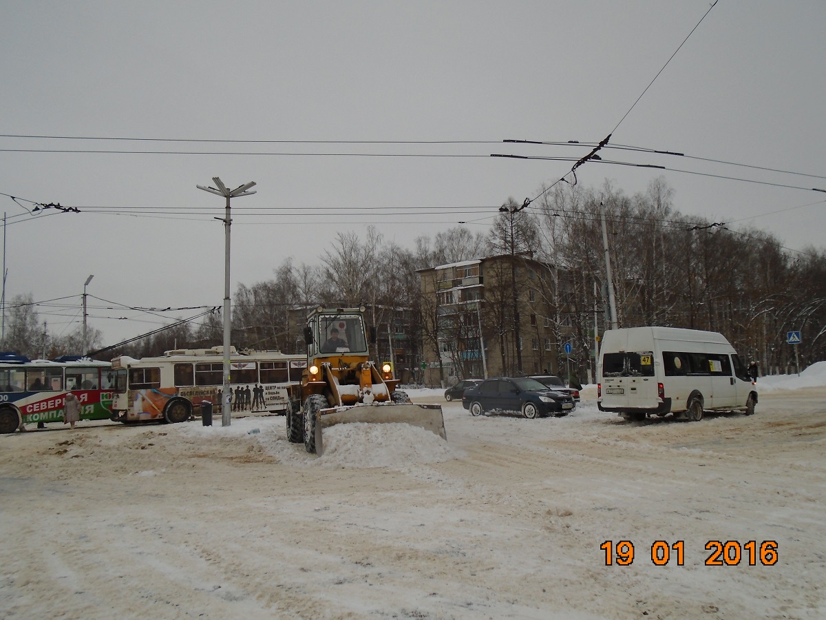 Предприятия и организации Московского района Рязани оказывают помощь в уборке городских улиц от снега 19.01.2016