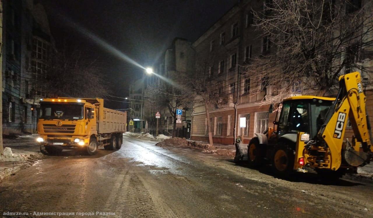 Ночью городские тротуары обработают от наледи