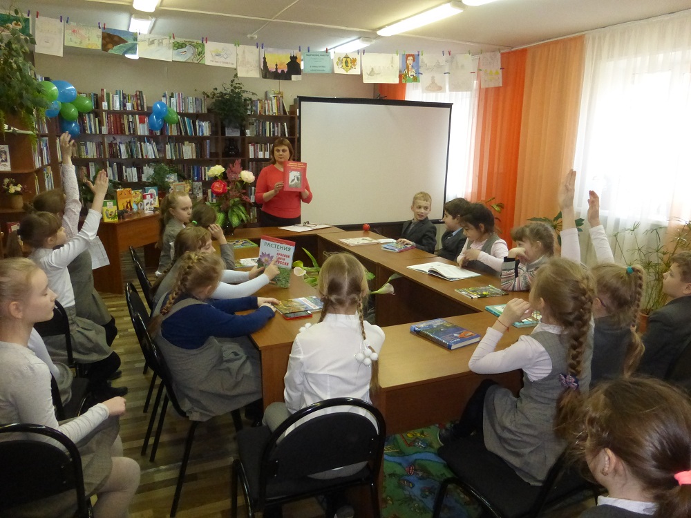 В рамках Недели детской и юношеской книги прошел конкурс чтецов «Люблю природу русскую»
