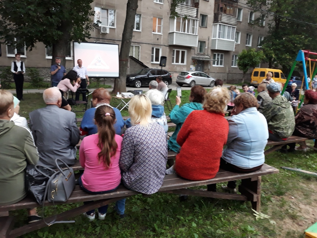 Для жителей улицы Ленина организовали кинопоказ под открытым небом 24.07.2018