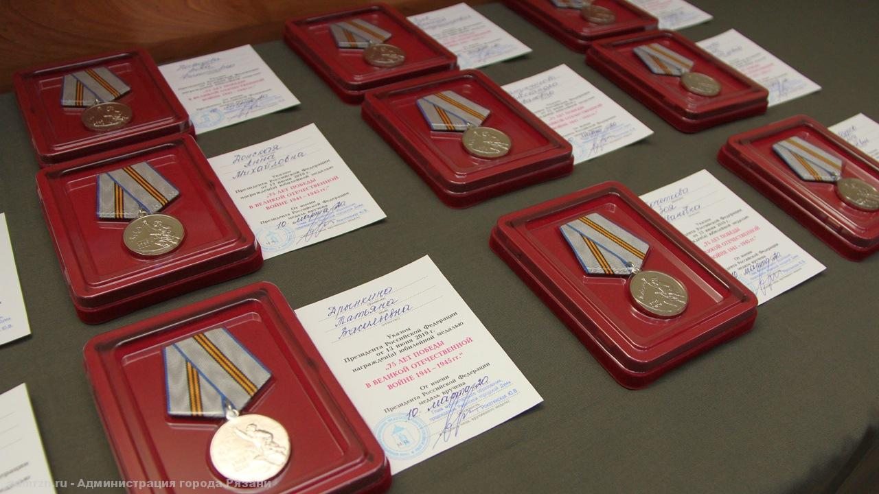 В школе №40 труженикам тыла и ветеранам были вручены юбилейные медали к 75-летию Победы 13.03.2020