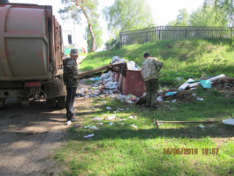 Проводится контроль за содержанием контейнерных площадок в поселке Солотча