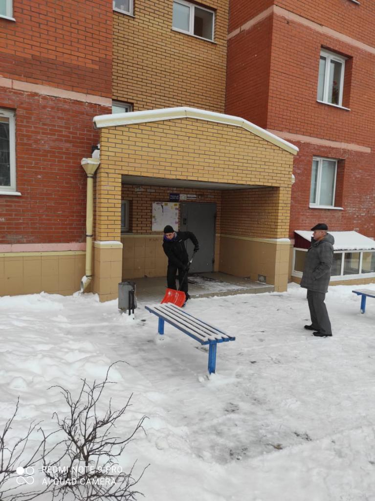 О контроле за уборкой снега на территории Октябрьского района