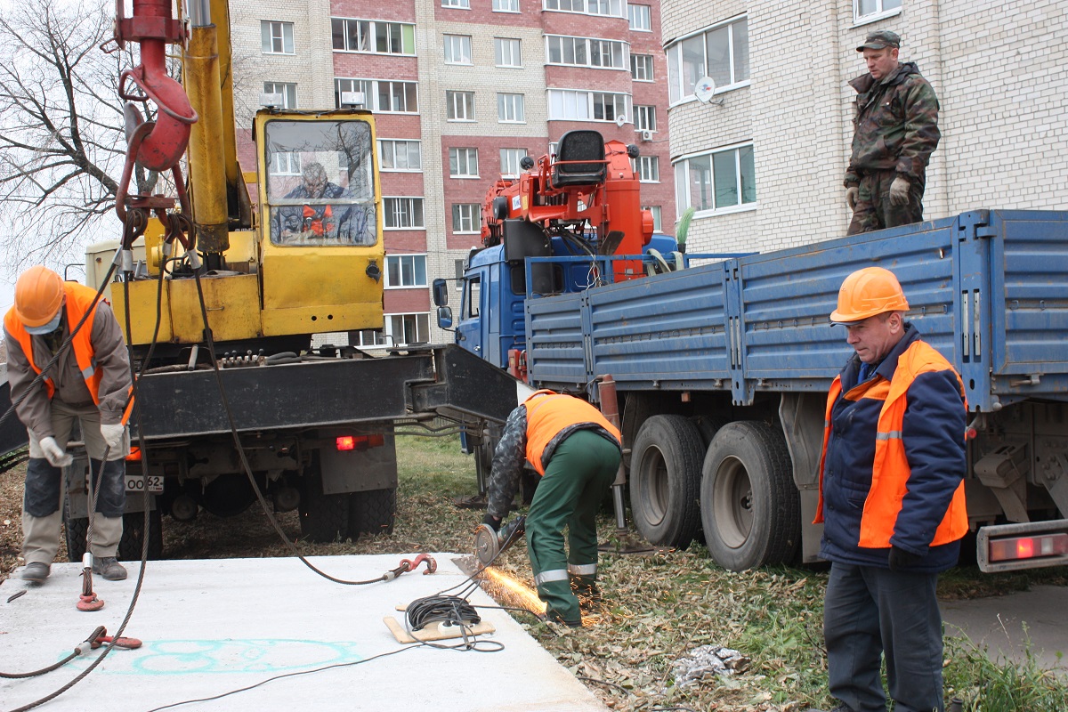 Префектурой Железнодорожного района организованы работы по демонтажу бетонного забора