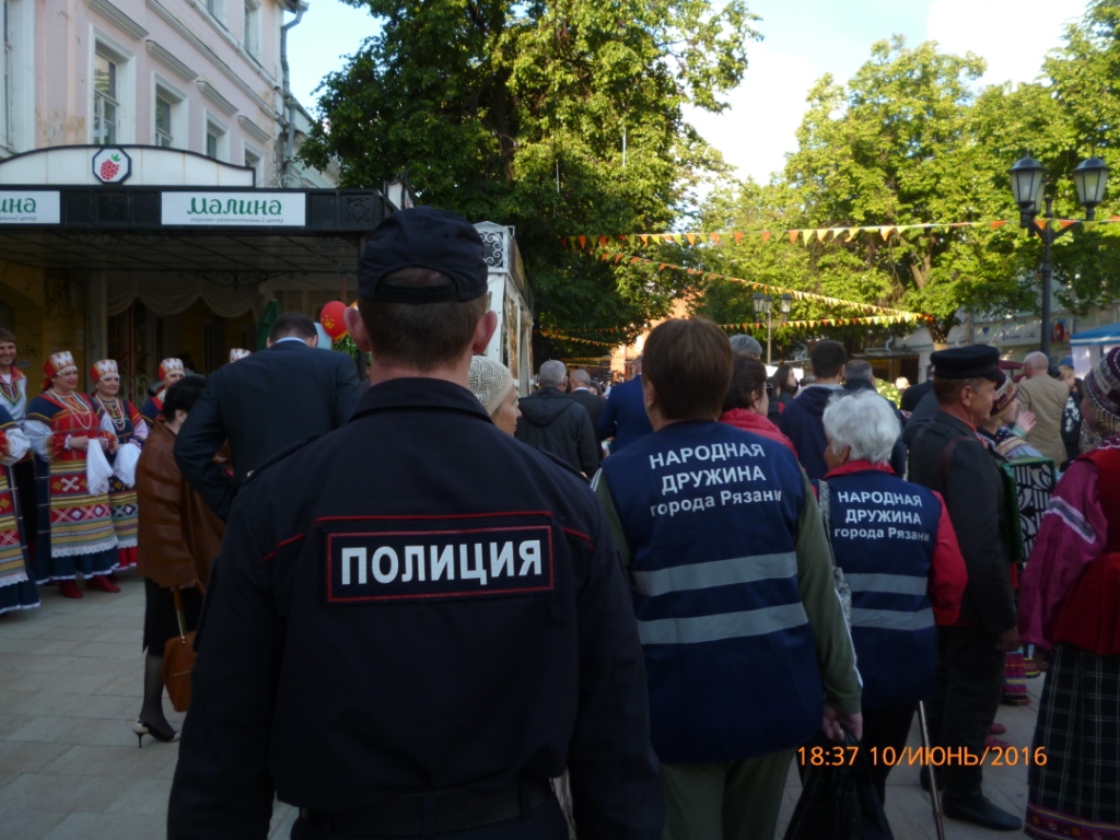 Народные дружинники  Советского района обеспечивали общественный порядок во время проведения праздника на улице Почтовой