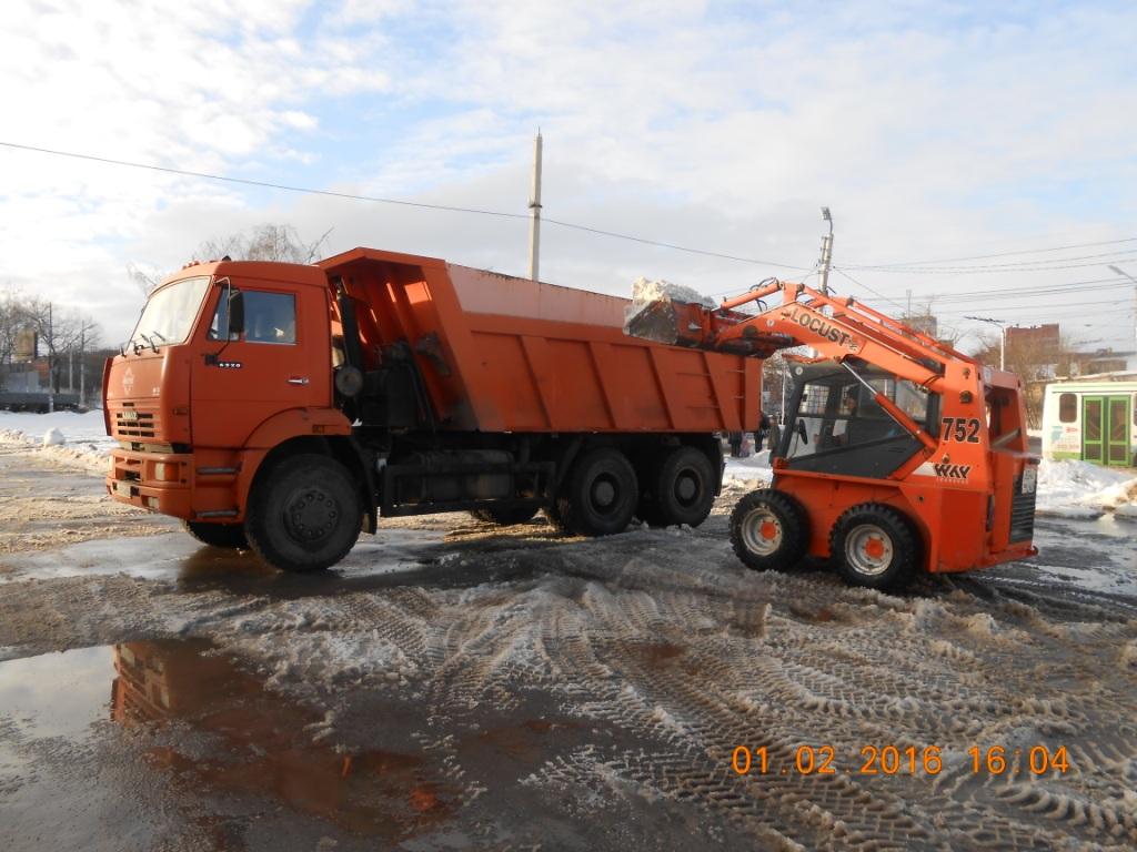 В Советском районе продолжаются работы по уборке и вывозу снега