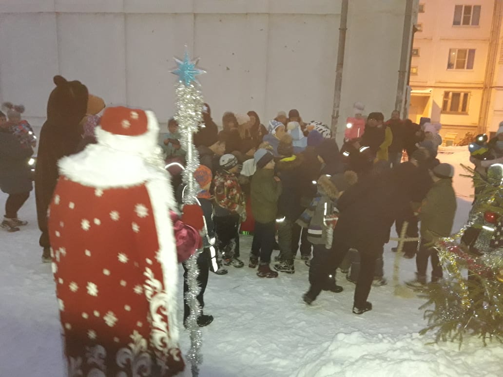 «Дед Мороз в гостях у ТОС»: на улице Быстрецкой начали отмечать Новогодние праздники 21.12.2018