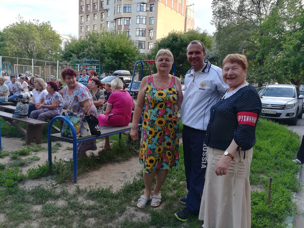 Дружинники Советского района активно участвуют в охране общественного порядка при проведении праздничных и спортивных мероприятий 23.07.2018