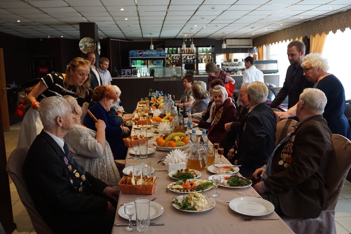 В Октябрьском районе состоялся праздничный обед для ветеранов