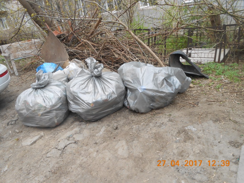 Продолжается работа по санитарной очистке и вывозу мусора 27.04.2017