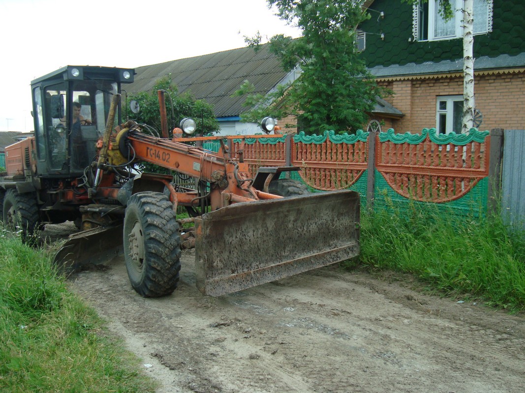 В поселках Московского района организованы работы по грейдированию улиц 23.06.2016