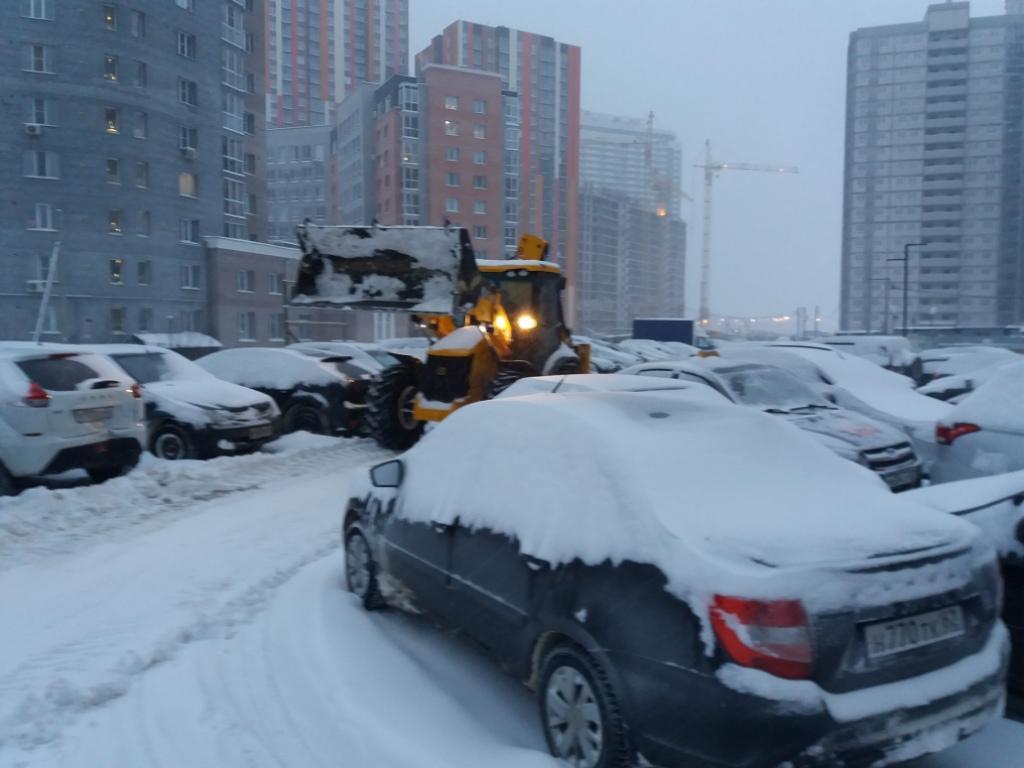 Работники МКУ «УДТ города Рязани» продолжают мониторинг дворов и прилегающих территорий на предмет очистки от снега 16.01.2021