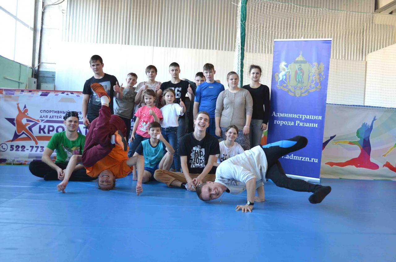 В батутном клубе «Акробат» состоялся урок здоровья для воспитанников Рыбновской школы–интернат для детей-сирот