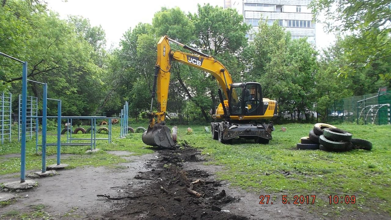 В Рязани ведутся работы по демонтажу автомобильных покрышек с территории города