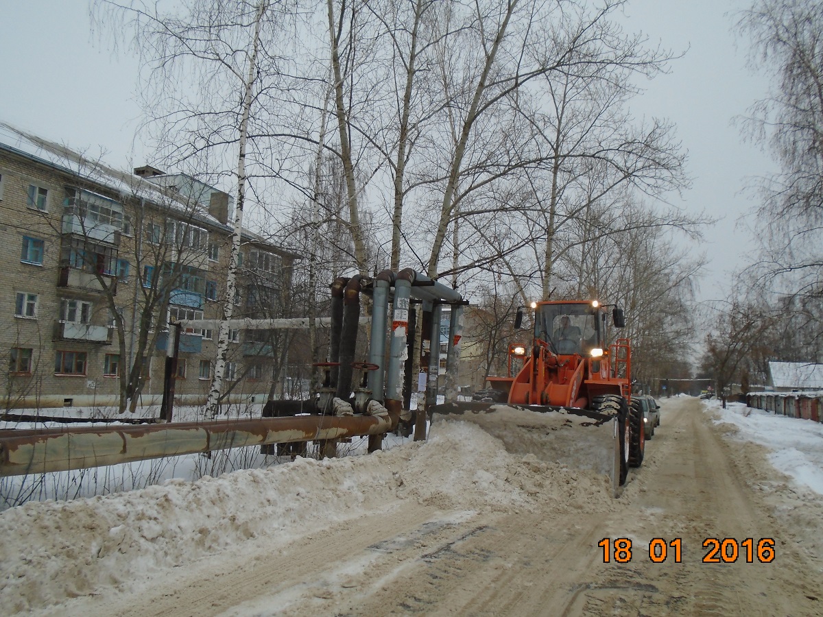 Префектура Московского района совместно с предприятиями продолжает уборку города от снега 18.01.2016