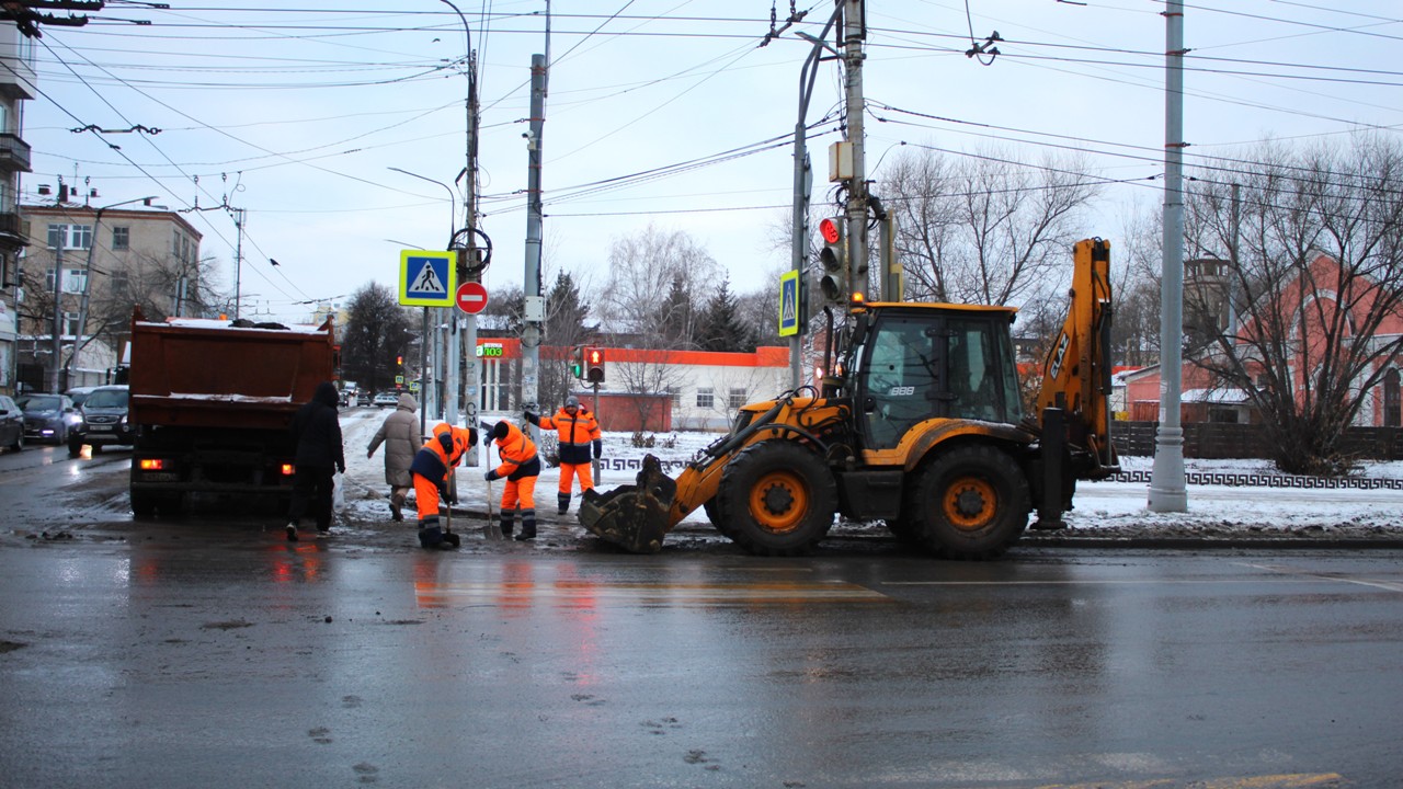 Дирекция благоустройства проводит уборку города