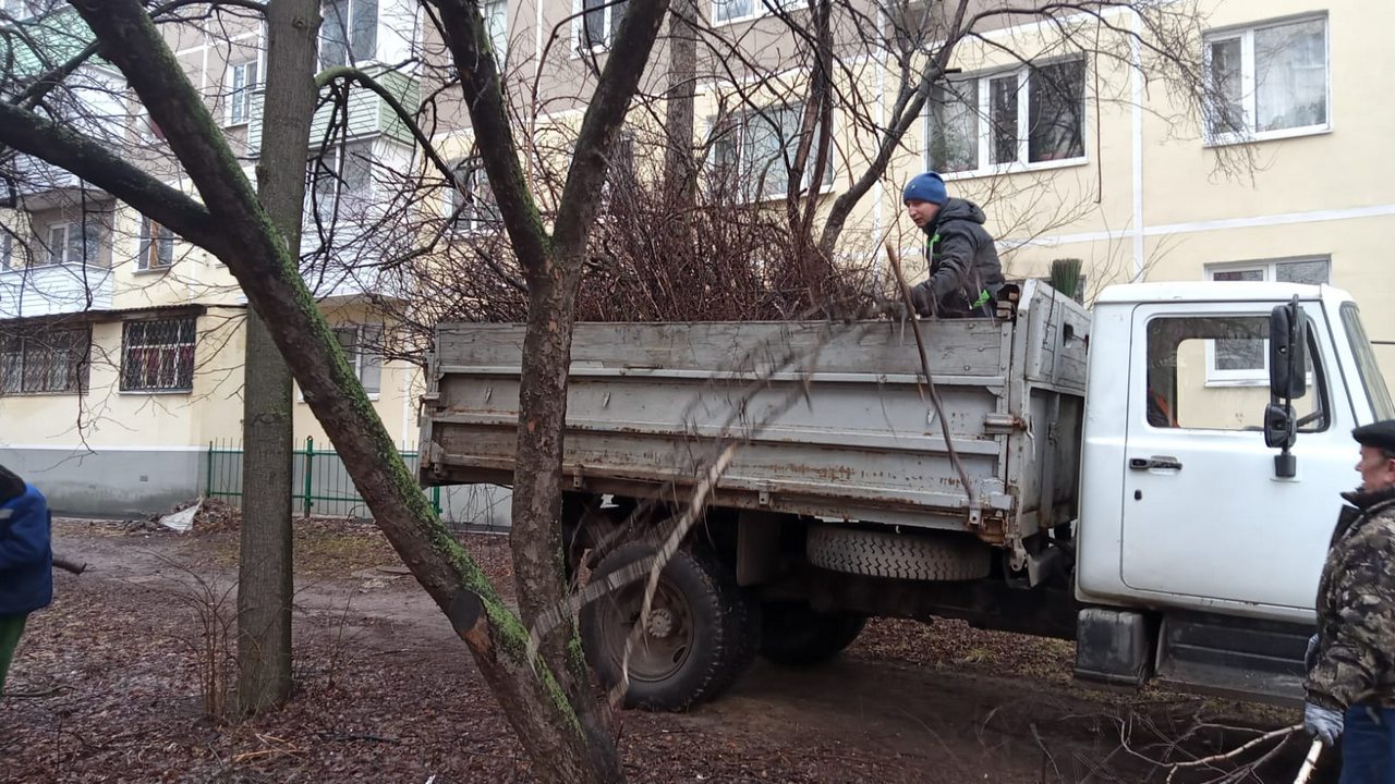 В Московском районе продолжаются работы по благоустройству и санитарной очистке территории города Рязани  12.04.2022