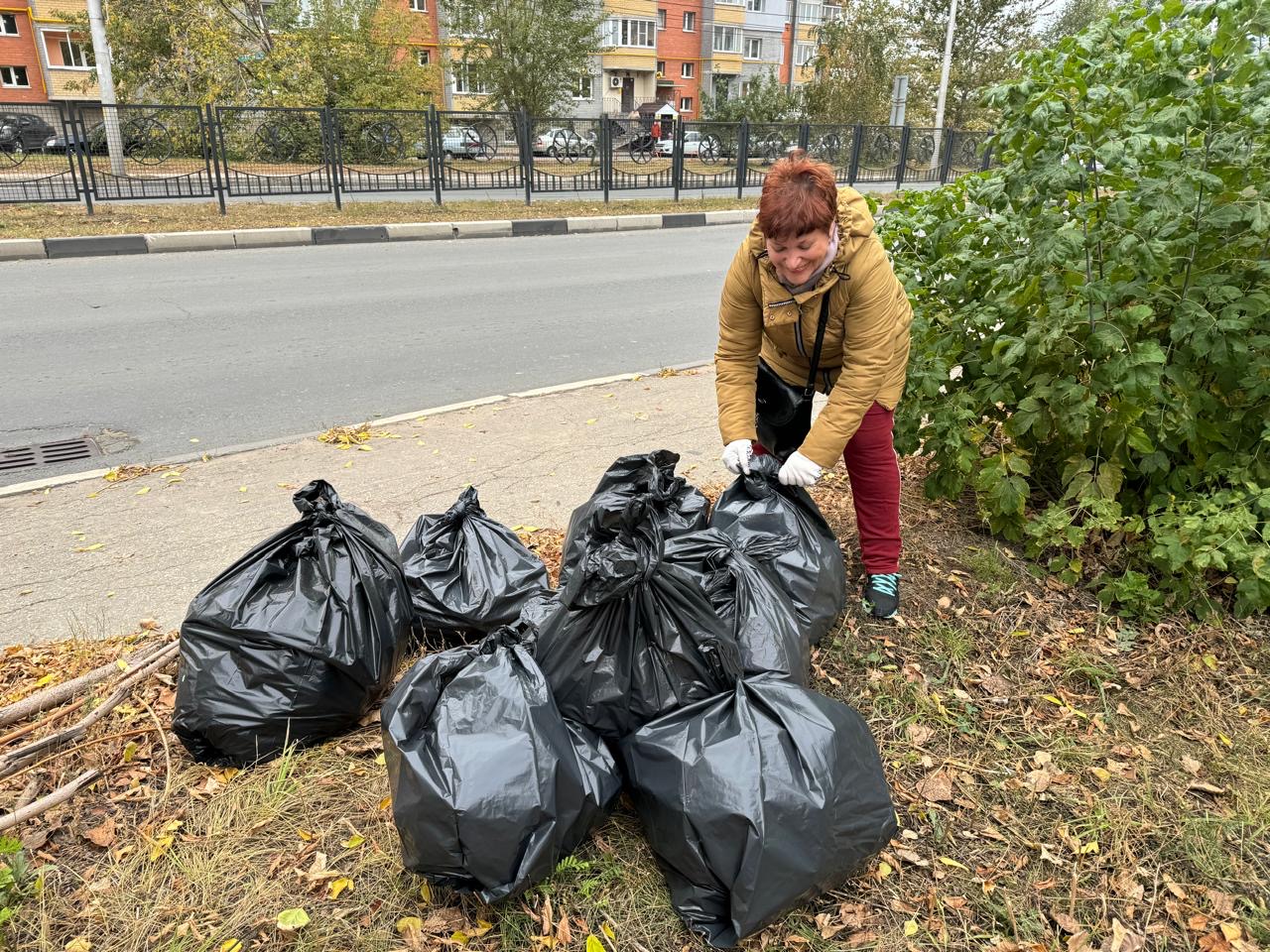 Осенний месячник 2024: в областном центре прошел заключительный общегородской субботник