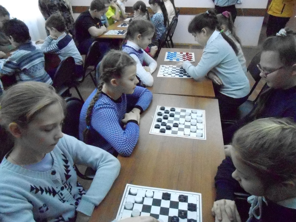 В Октябрьском районе определены победители по русским шашкам