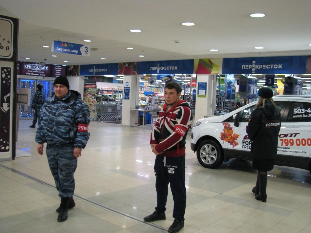 Народные дружинники Советского района охраняли правопорядок в  крупных торговых центрах