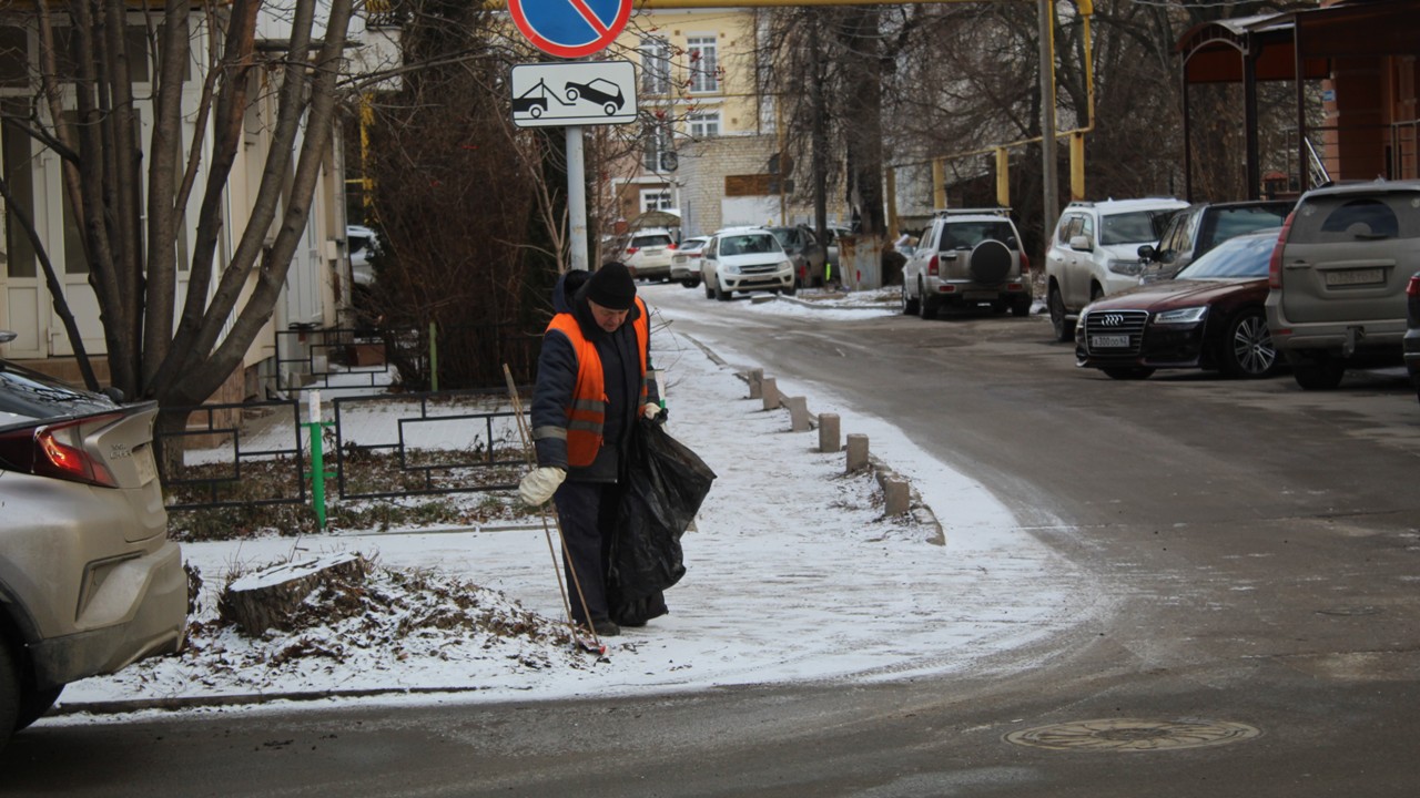 Дирекция благоустройства продолжает работы по уборке территорий