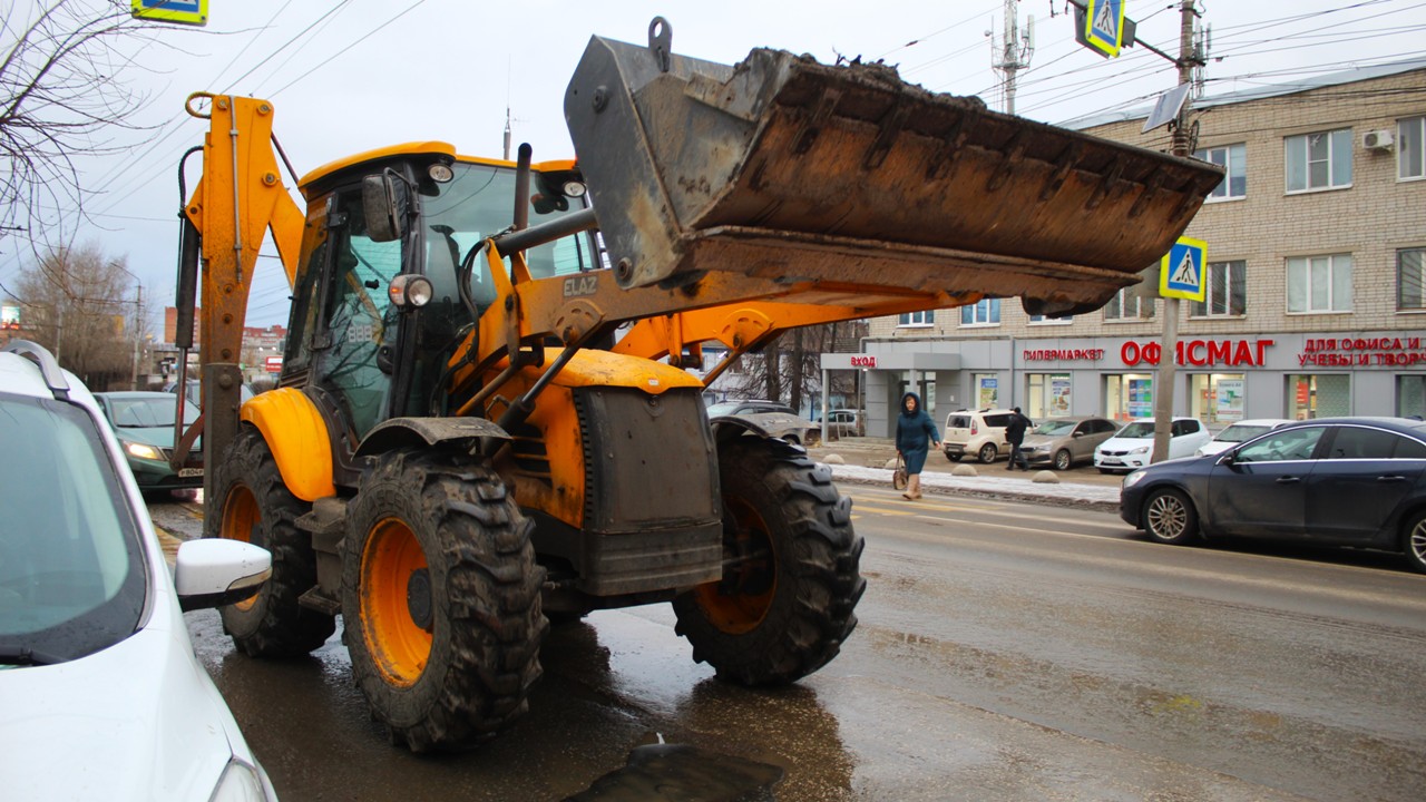 Дирекция благоустройства проводит уборку городских территорий