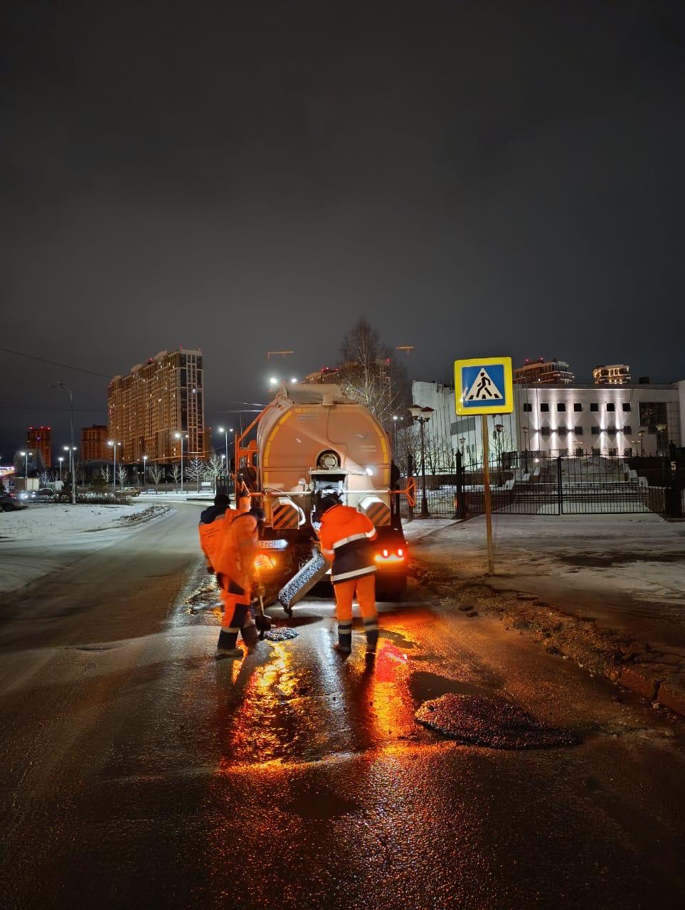 Ночью в городе работала спецтехника