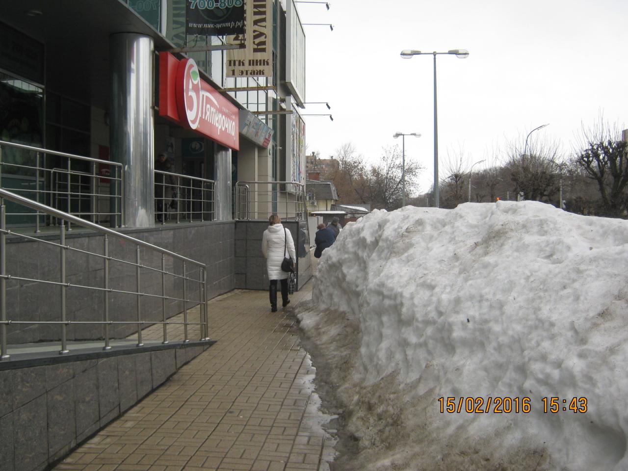 Тротуар освобожден от складированного снега