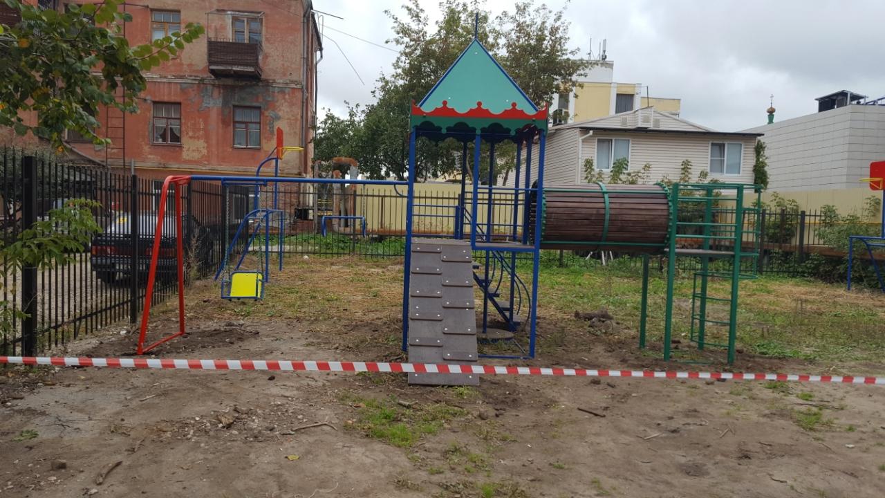 В Советском районе проводятся работы по установке детских игровых площадок 09.10.2017
