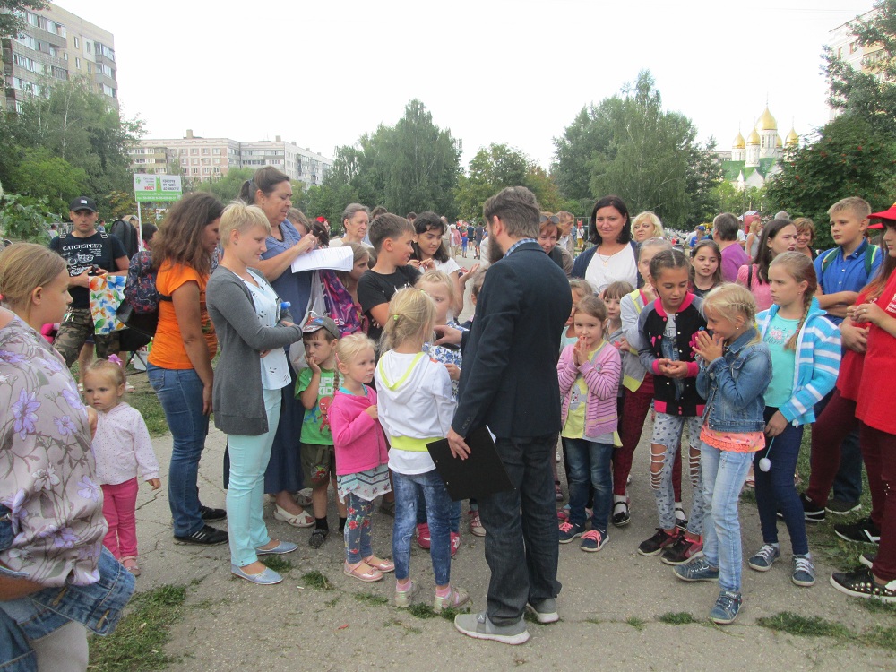 Праздник двора на улице Новоселов