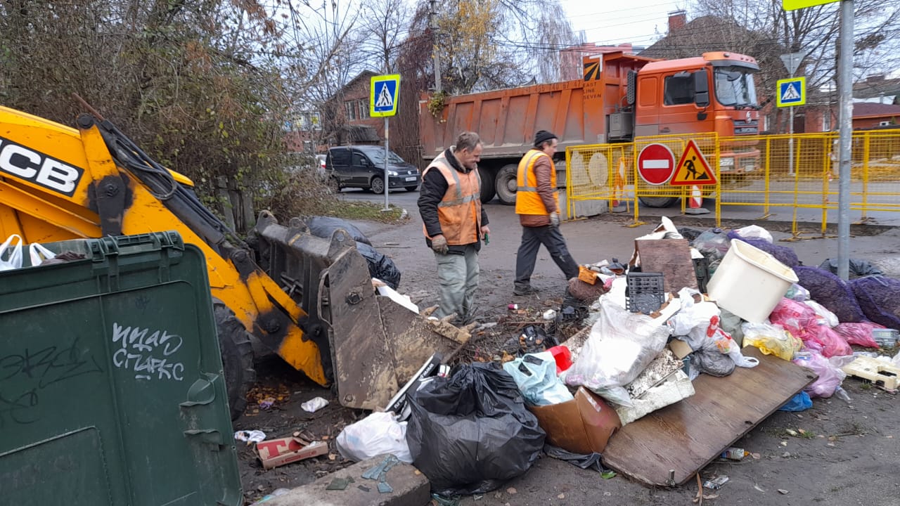 Организованы работы по вывозу свалок на улице Ленинского Комсомола