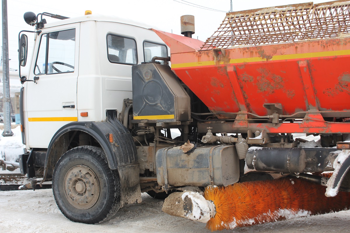Предприятия и организации Железнодорожного района Рязани оказывают помощь в уборке городских улиц от снега