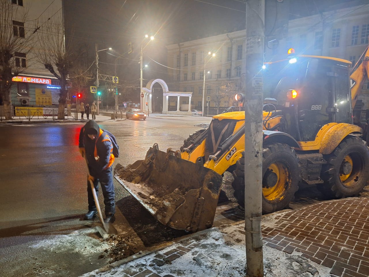 Ночью в городе проводилась уборка дорог