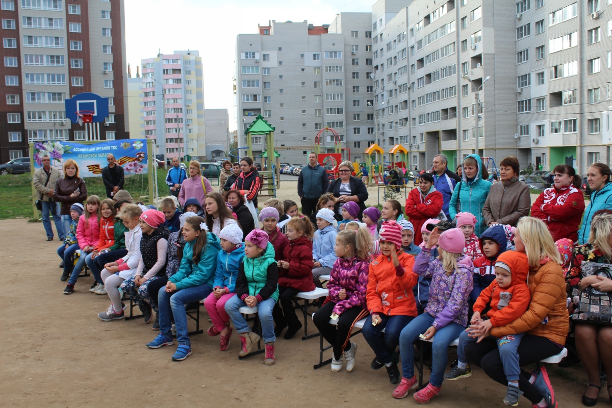 В Октябрьском районе состоялся детский праздник «Здравствуй, школа!»