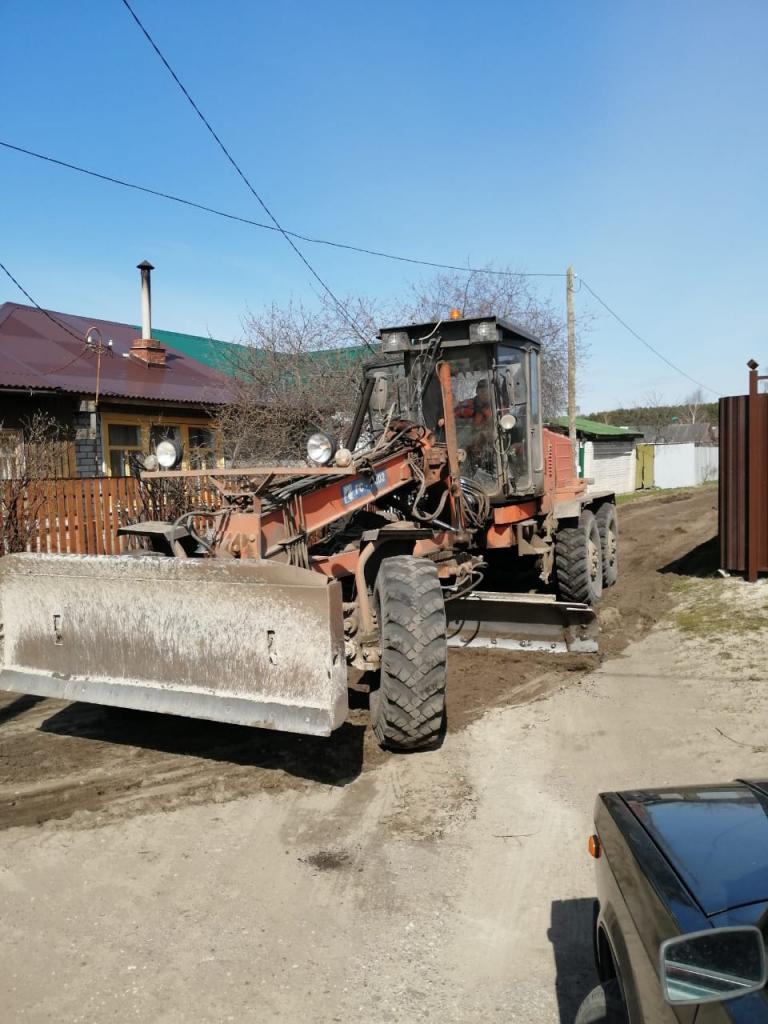 Организованы работы по грейдированию грунтовых дорог в Солотче 30.04.2020