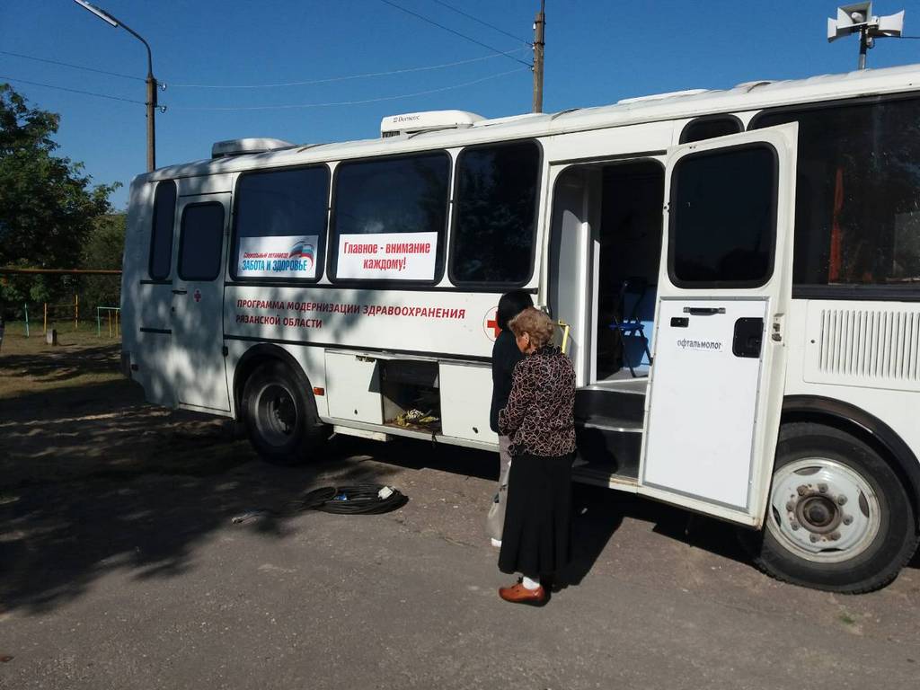 Социальный автопоезд «Забота и здоровье» посетил поселок Борки  24.08.2018