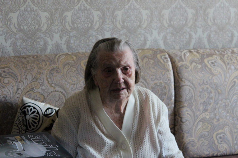 Жительница Железнодорожного района труженица тыла Тамара Александровна Просвиркина отметила свой 100-летний юбилей